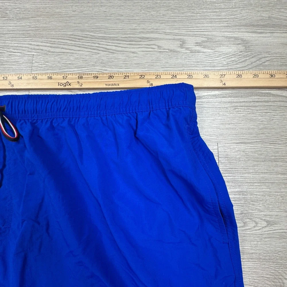Tommy Hilfiger *orders ship